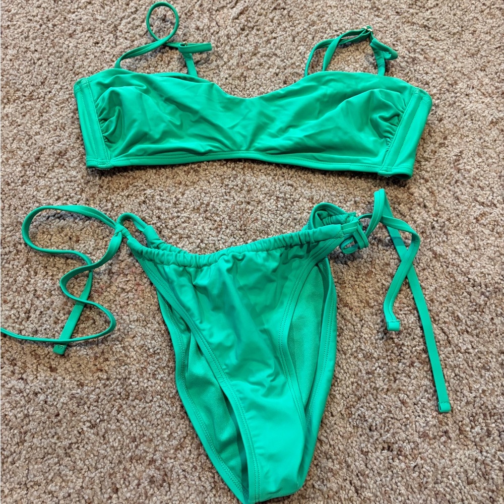 Cute green bikini!
